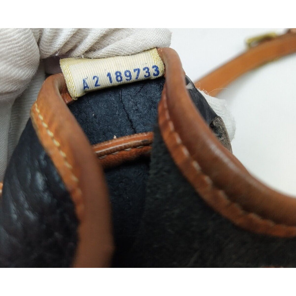 Dooney & Bourke Black Pebbled Leather Drawstring Buckle Shoulder Bag - Vintage - Picture 11 of 14